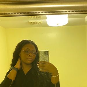 Meet your Posher, Alashia